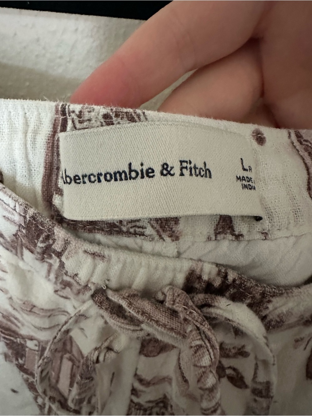 Abercrombie & Fitch White and Brown Scenic Print High-Waist Shorts - Picture 3 of 4